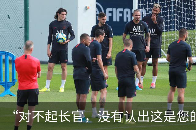 “对不起长官，没有认出这是您的孩子……”这个崇拜美军的韩国右翼，尴尬了！